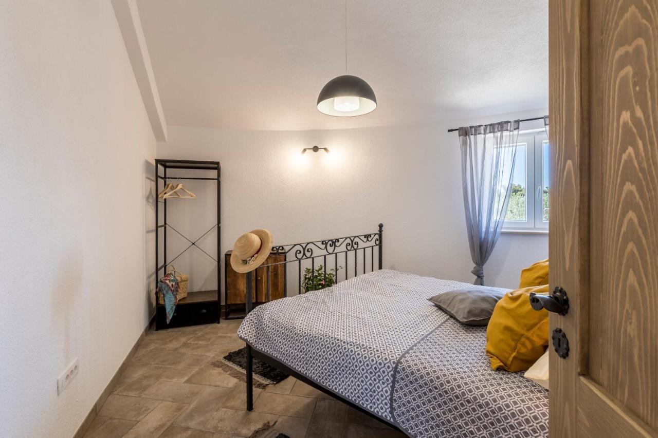 Island Getaway - Heritage House Mirce Esterno foto