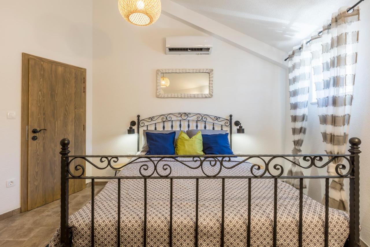 Island Getaway - Heritage House Mirce Esterno foto