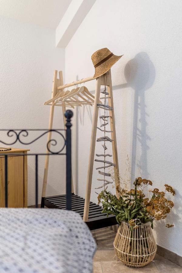 Island Getaway - Heritage House Mirce Esterno foto