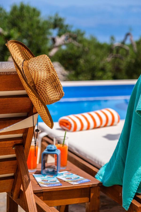 Island Getaway - Heritage House Mirce Esterno foto