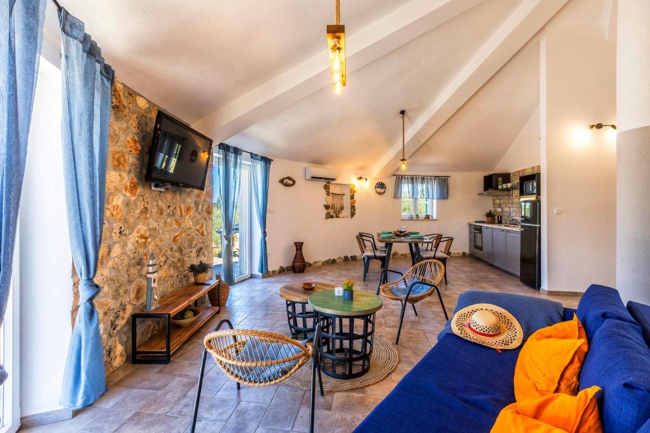 Island Getaway - Heritage House Mirce Esterno foto